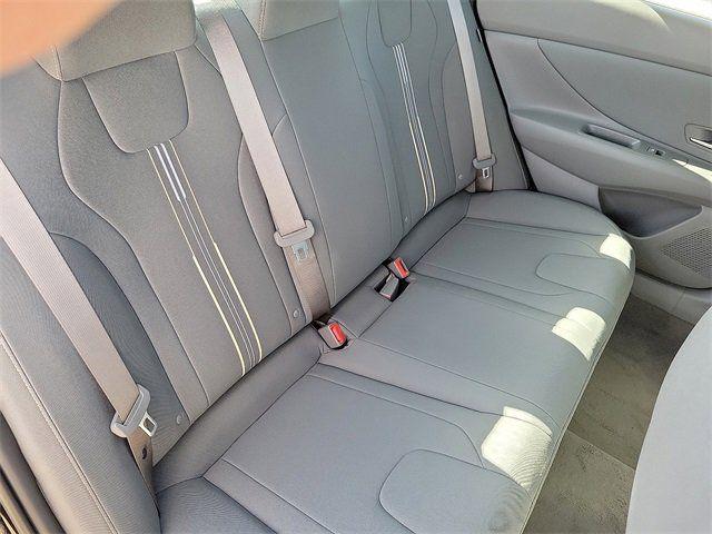 2025 Hyundai Elantra SEL - Photo 19