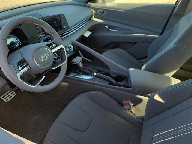2025 Hyundai Elantra SEL - Photo 6