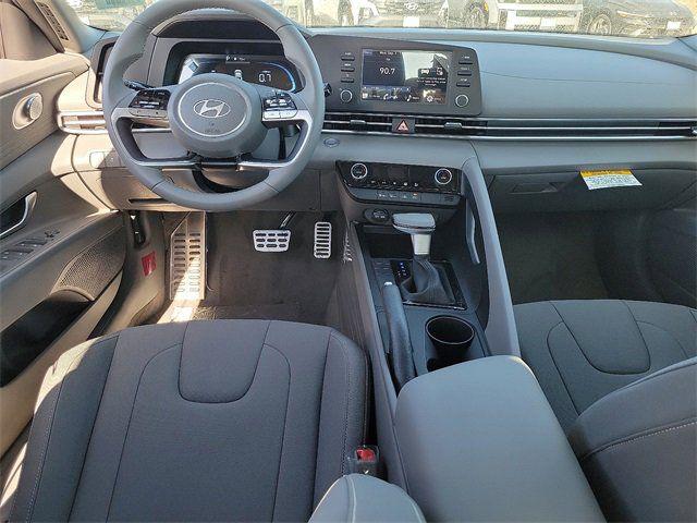 2025 Hyundai Elantra SEL - Photo 7