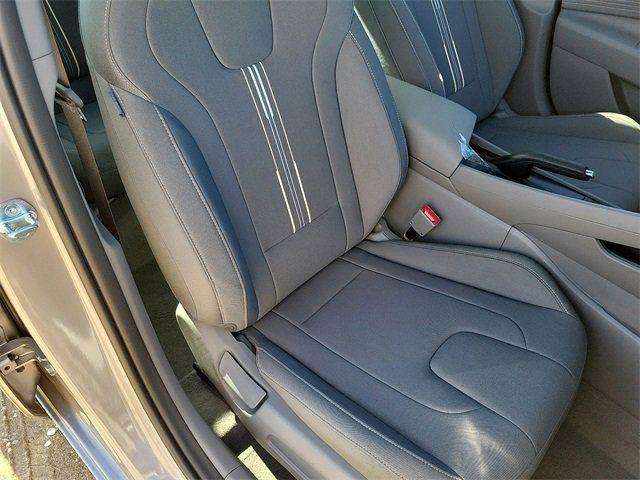 2025 Hyundai Elantra SEL - Photo 17