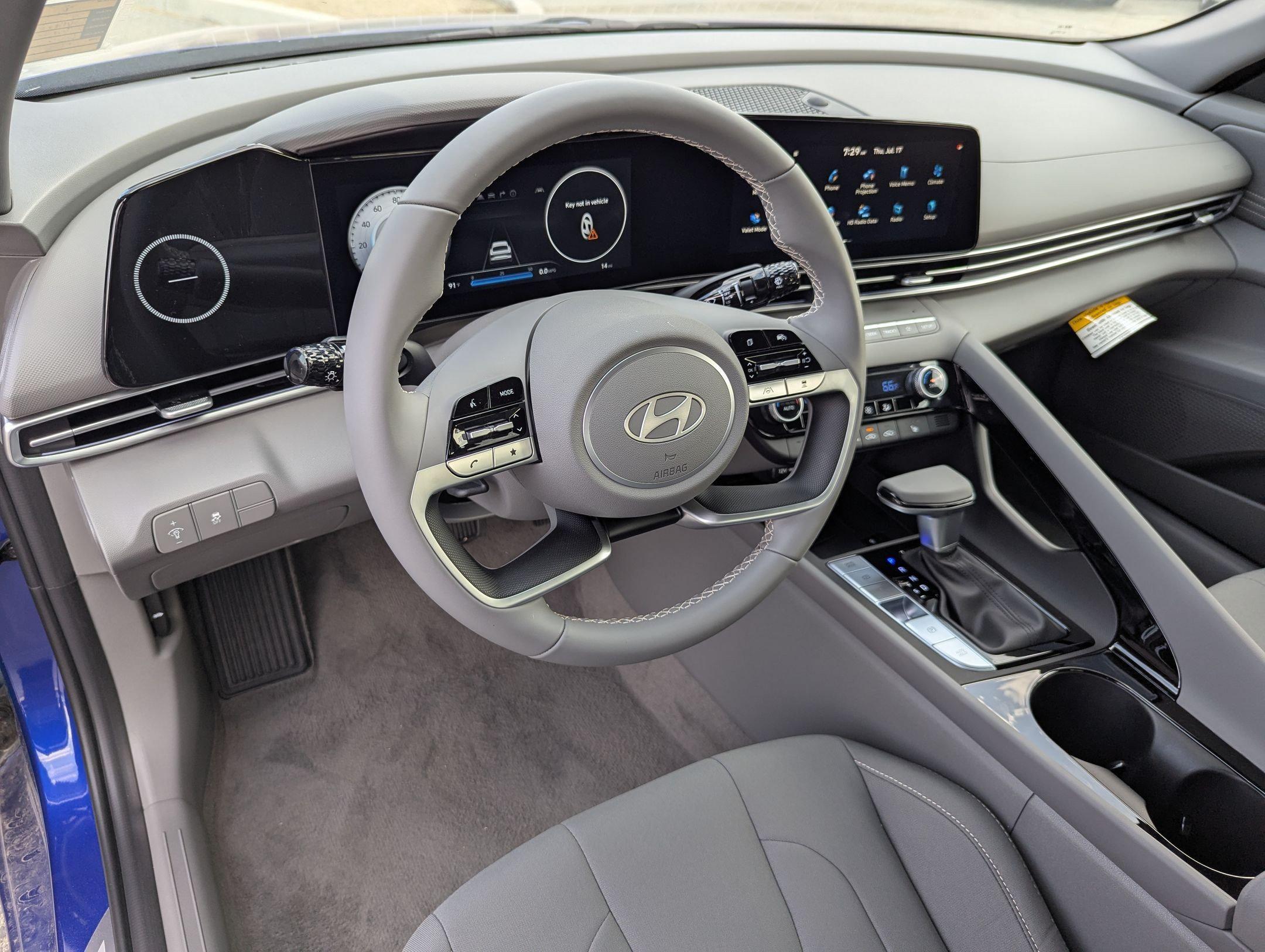2025 Hyundai Elantra SEL - Photo 12