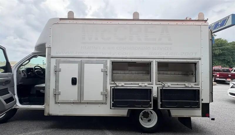 2017 Ford E-350 Cutaway E-350