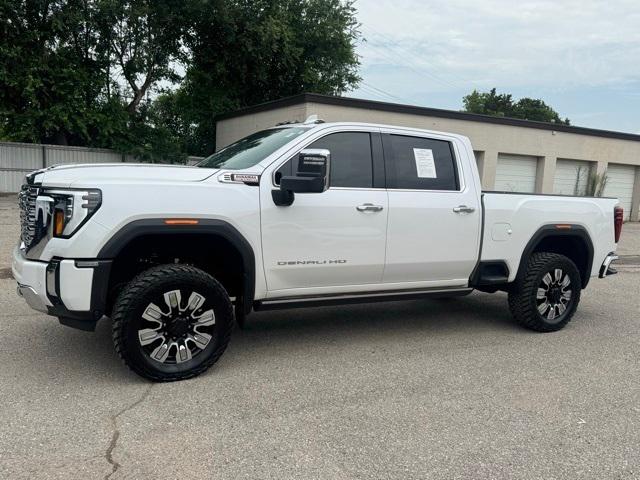 2024 GMC Sierra 2500HD 4WD Crew Cab Standard Bed Denali
