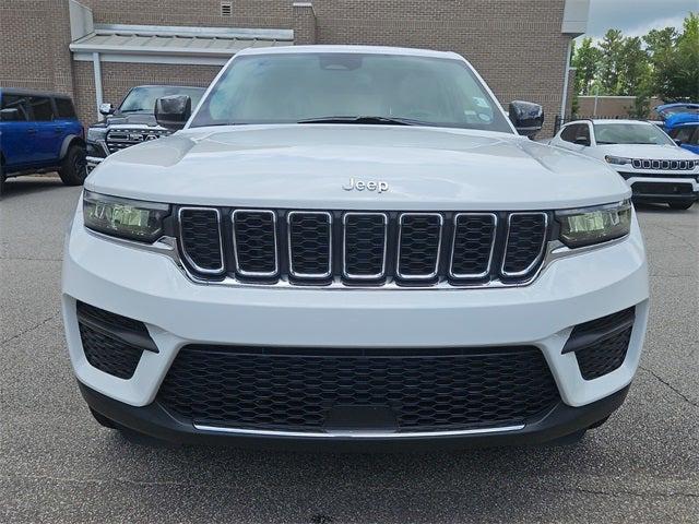 2023 Jeep Grand Cherokee Laredo 4x2