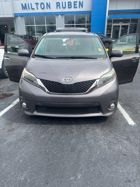 2016 Toyota Sienna SE 8 Passenger