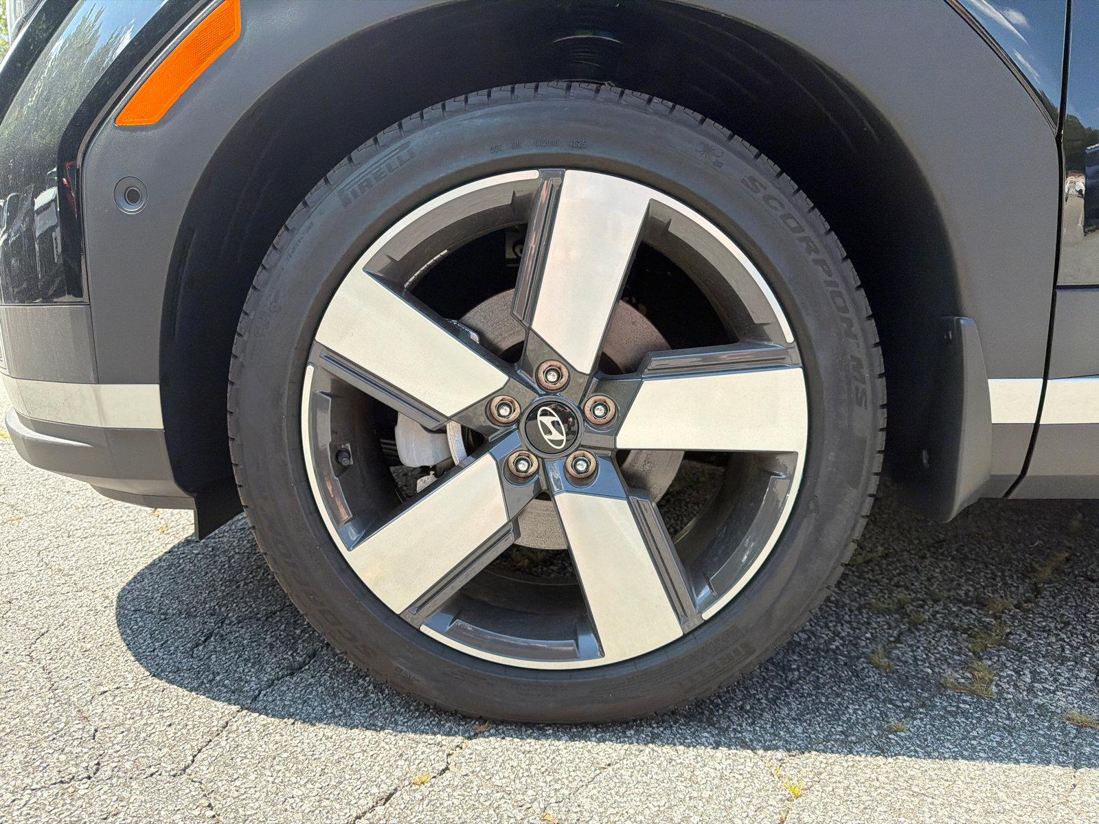2025 Hyundai Santa Fe Limited - Photo 9
