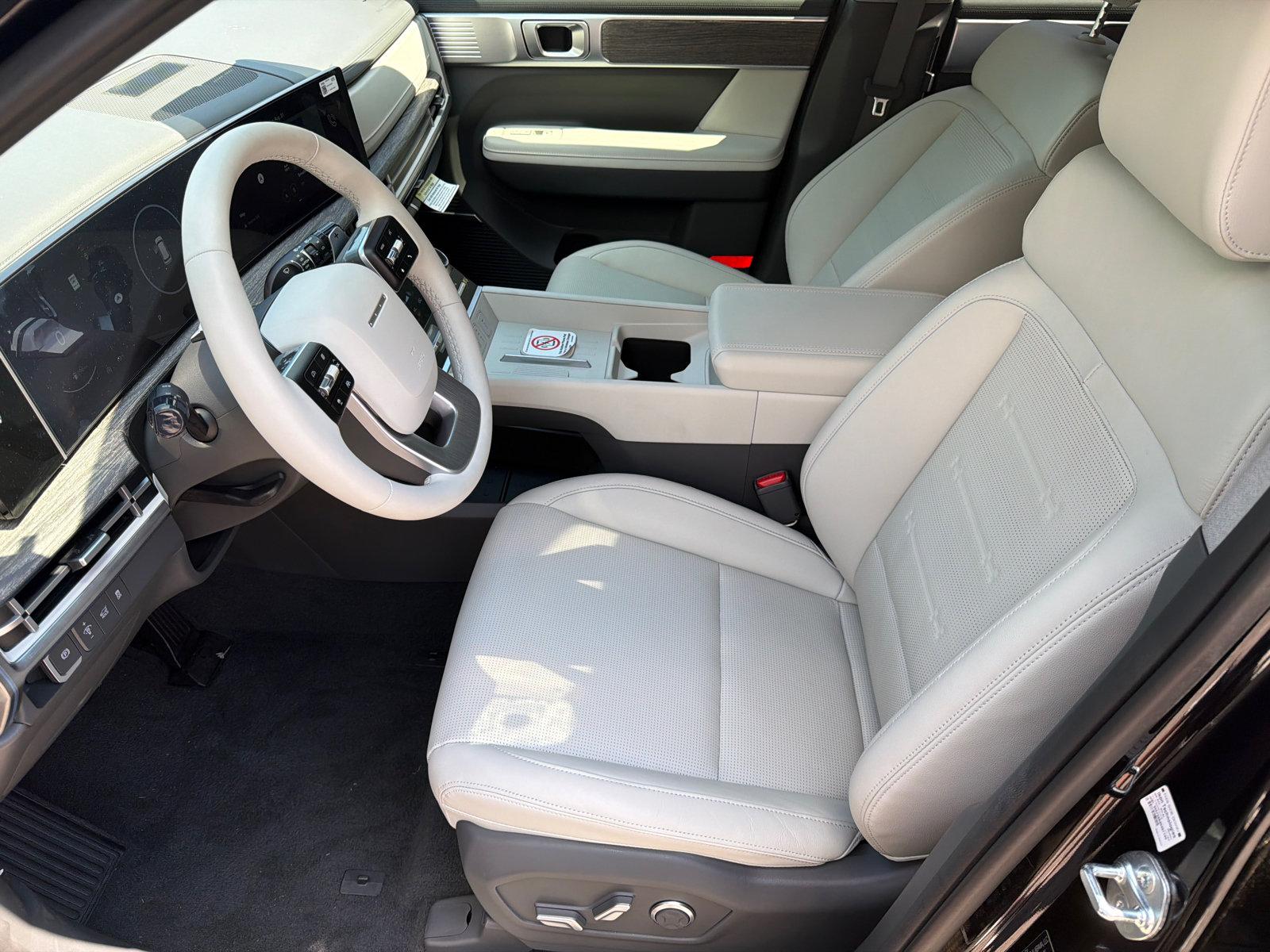 2025 Hyundai Santa Fe Limited - Photo 10