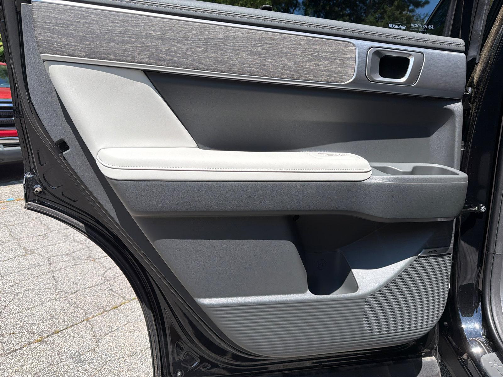 2025 Hyundai Santa Fe Limited - Photo 13
