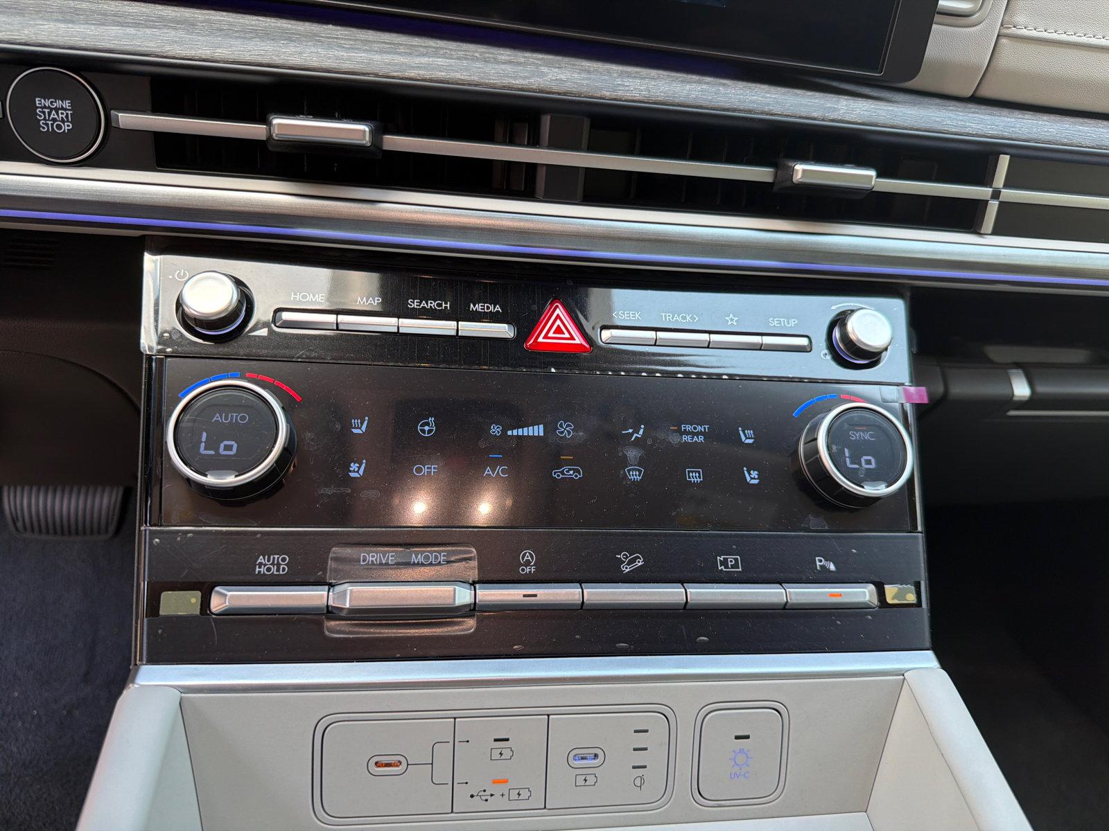 2025 Hyundai Santa Fe Limited - Photo 24