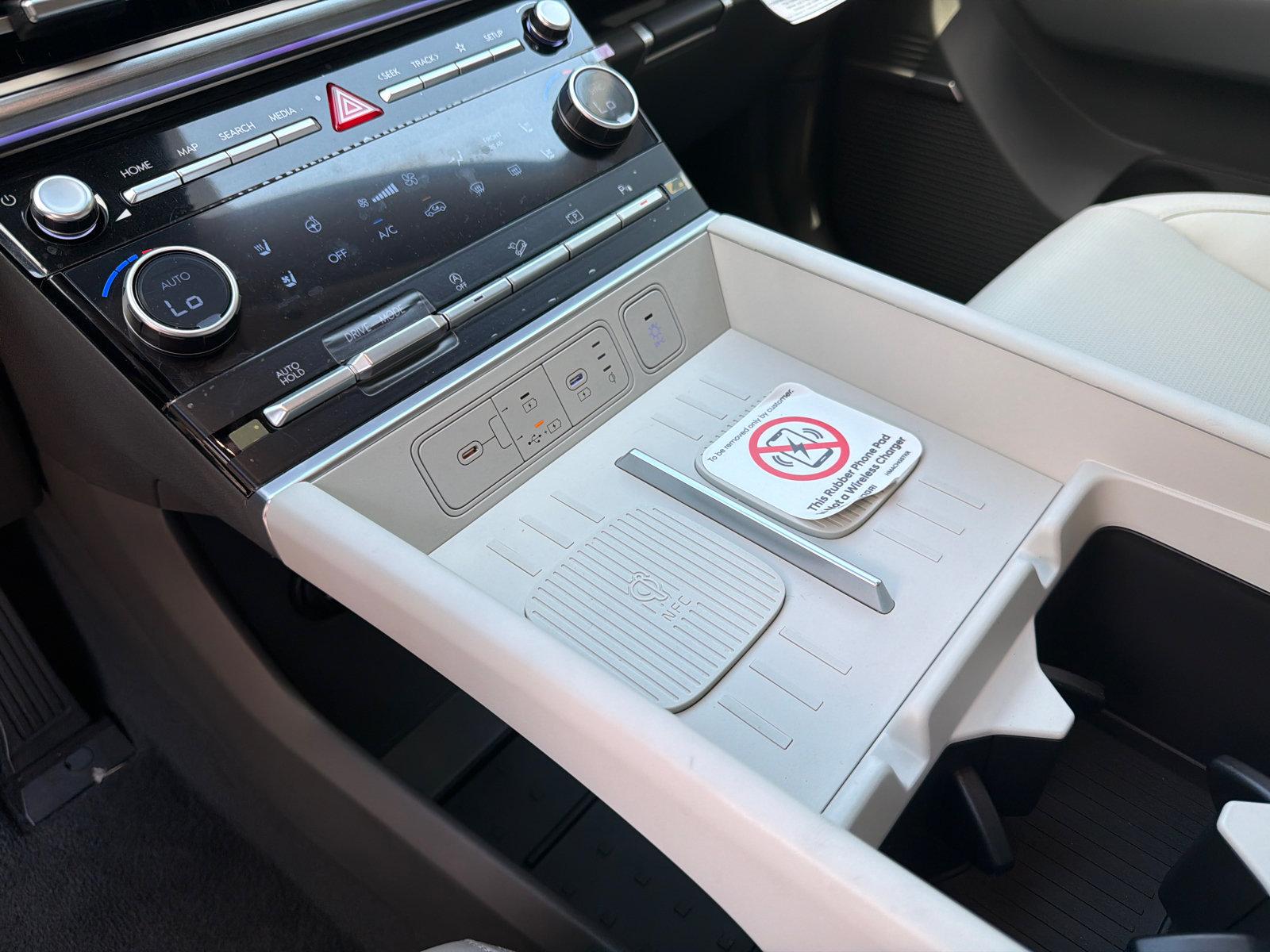 2025 Hyundai Santa Fe Limited - Photo 25