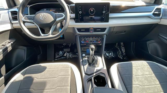 2025 Volkswagen Taos 1.5T SE