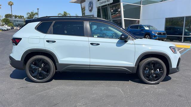 2025 Volkswagen Taos 1.5T SE Black