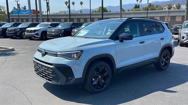 2025 Volkswagen Taos 1.5T SE Black