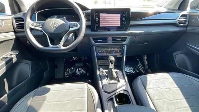 2025 Volkswagen Taos 1.5T SE Black