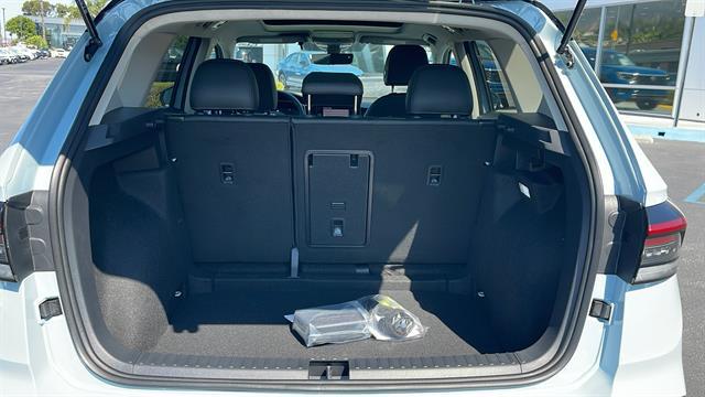 2025 Volkswagen Taos 1.5T SE Black