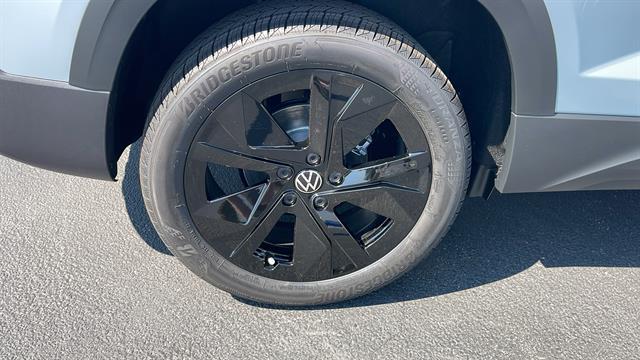 2025 Volkswagen Taos 1.5T SE Black