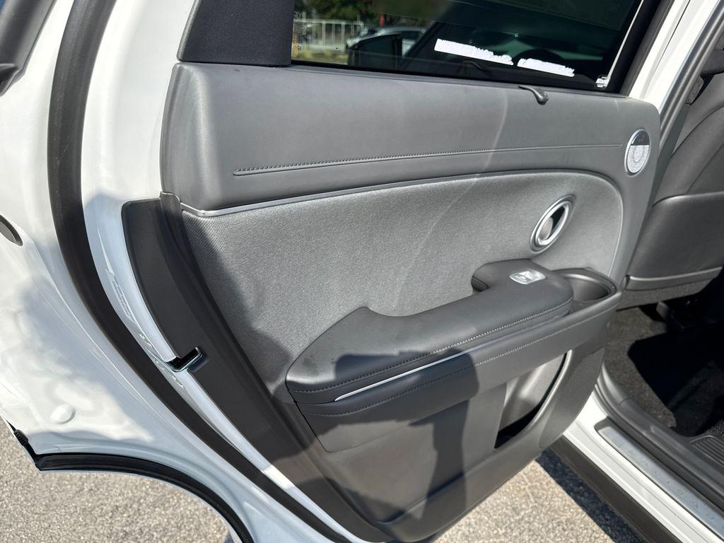 New 2026 White Pearl HYUNDAI Calligraphy FWD image 13