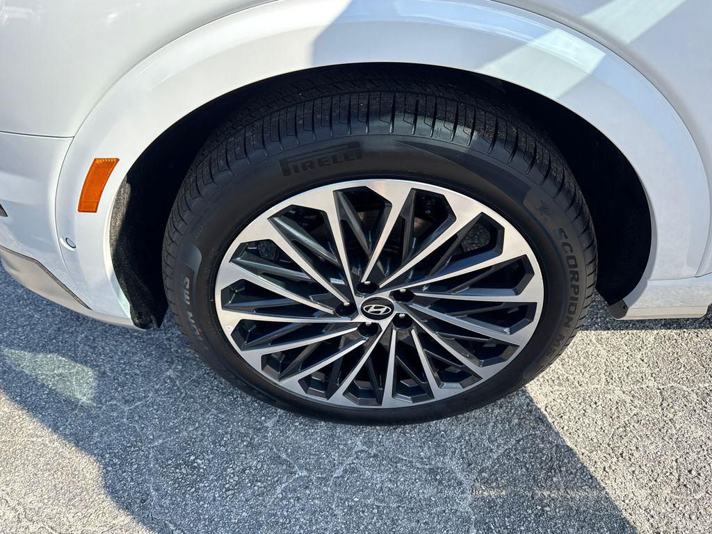 New 2026 White Pearl HYUNDAI Calligraphy FWD image 23