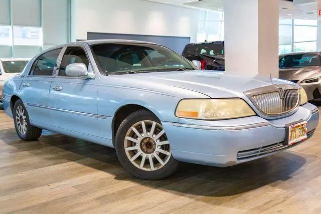 2010 Lincoln Town Car Signature Limited for sale in Honolulu, HI
