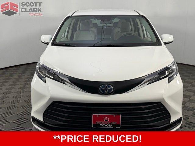 2022 Toyota Sienna LE