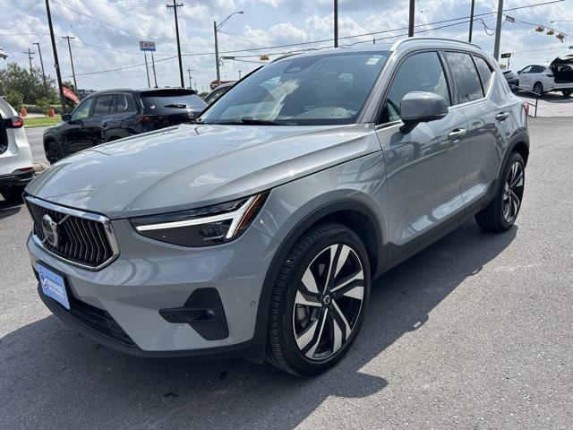 2024 Volvo XC40 B5 Plus Bright Theme