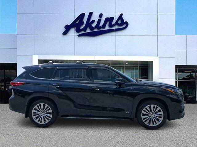 2022 Toyota Highlander Hybrid Platinum