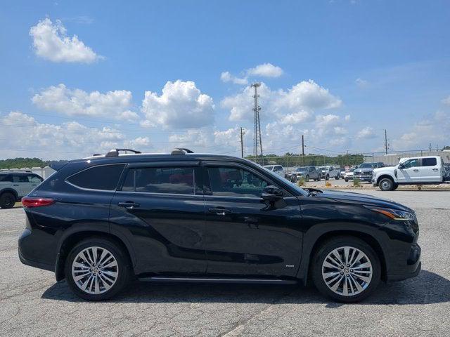 2022 Toyota Highlander Hybrid Platinum