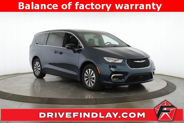 2025 Chrysler Pacifica Hybrid Select