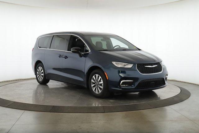 2025 Chrysler Pacifica Hybrid Select
