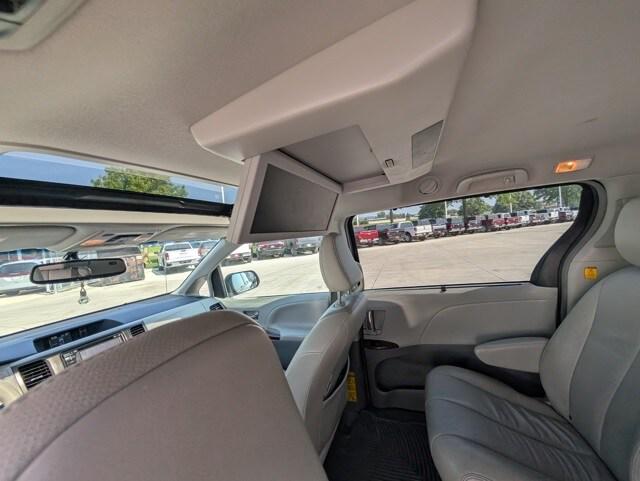 2013 Toyota Sienna XLE V6 8 Passenger
