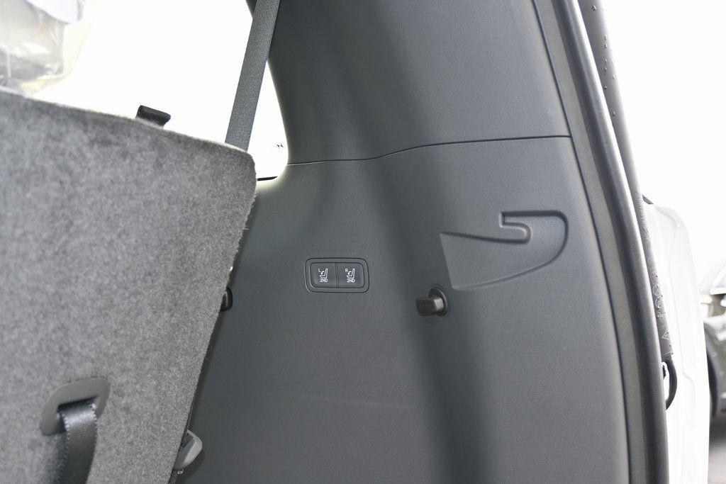 2026 Hyundai Santa Fe Limited - Photo 9