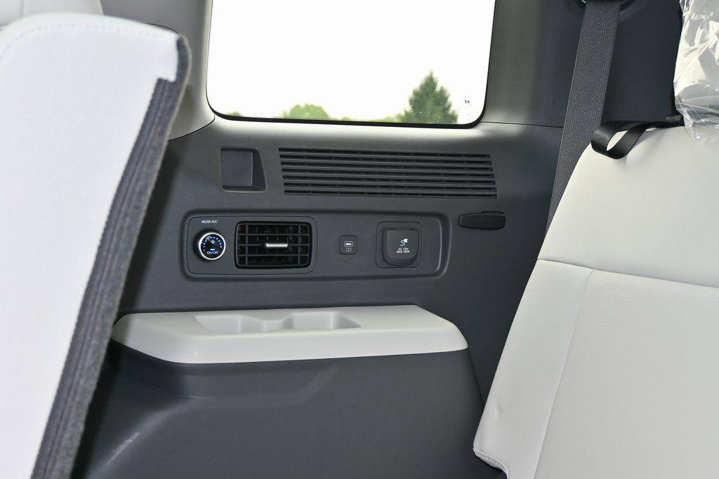 2026 Hyundai Santa Fe Limited - Photo 17