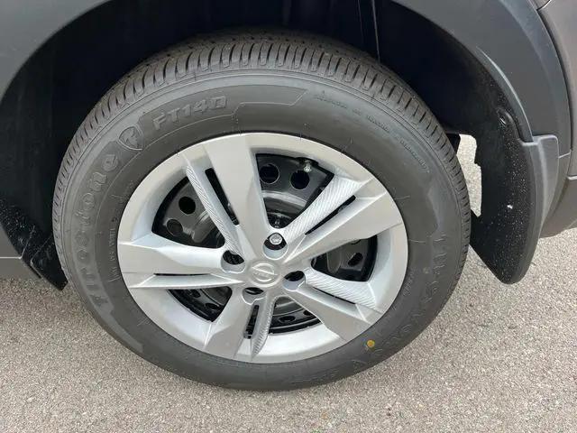 2025 Nissan Kicks S