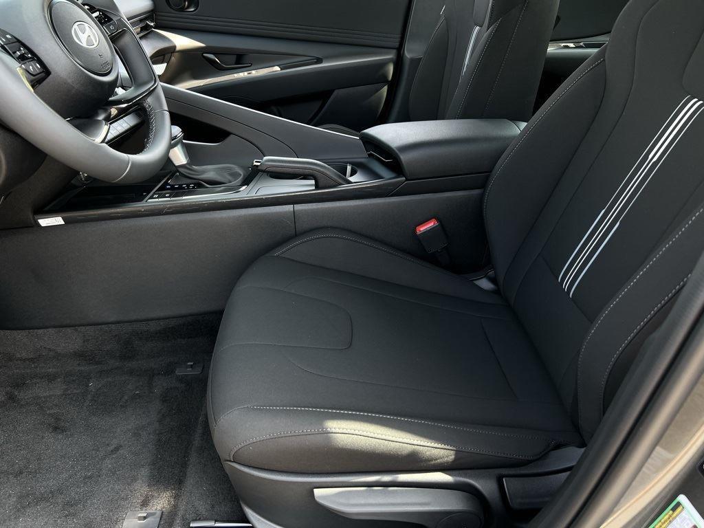 2025 Hyundai Elantra SEL - Photo 9