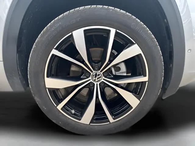2025 Volkswagen Atlas Cross Sport 2.0T SEL Premium R-Line