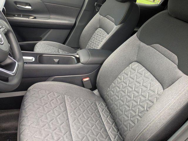 2025 Nissan Kicks SV FWD