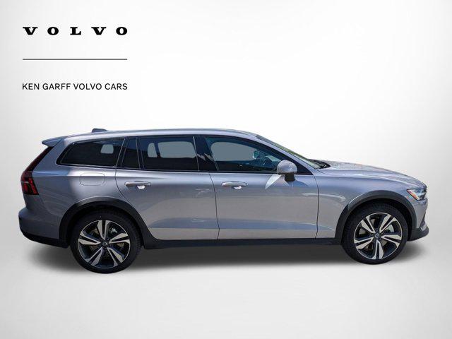 2026 Volvo V60 Cross Country Plus, B5 AWD Gas (mild hybrid)