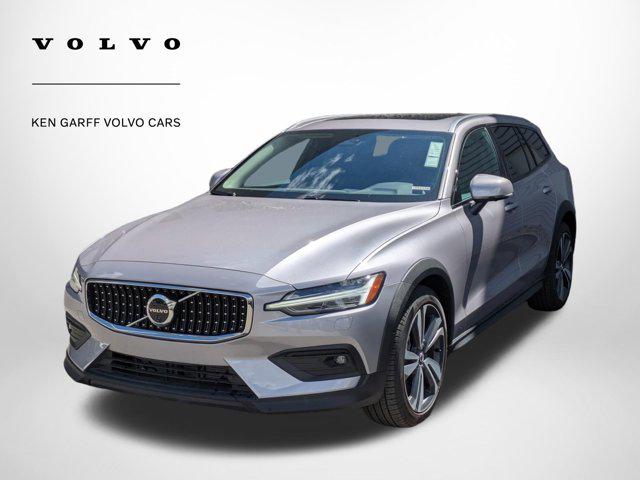 2026 Volvo V60 Cross Country Plus, B5 AWD Gas (mild hybrid)