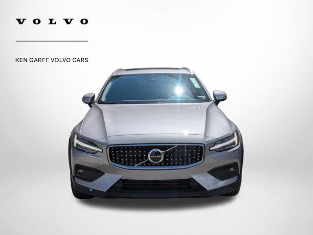 2026 Volvo V60 Cross Country Plus, B5 AWD Gas (mild hybrid)