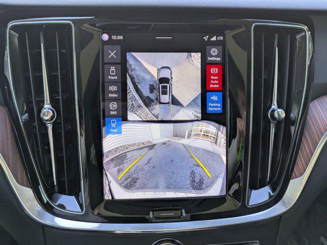 2026 Volvo V60 Cross Country Plus, B5 AWD Gas (mild hybrid)