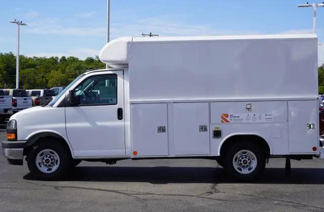 2025 GMC Savana Cutaway Work Van