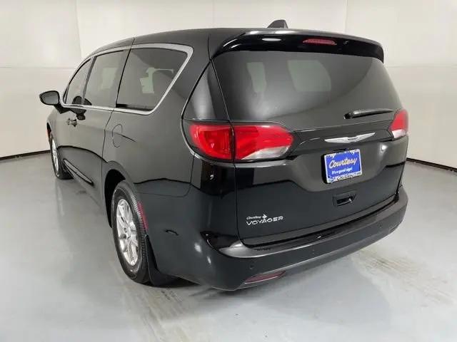 2025 Chrysler Voyager LX