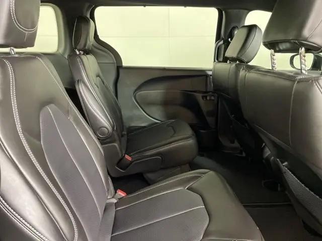 2025 Chrysler Voyager LX
