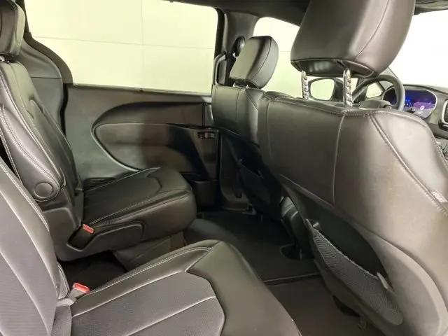 2025 Chrysler Voyager LX