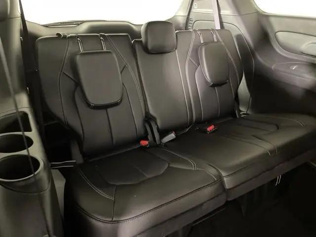 2025 Chrysler Voyager LX