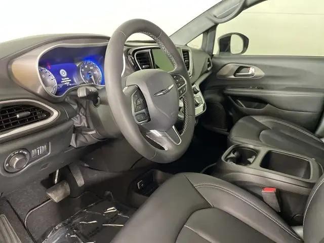 2025 Chrysler Voyager LX