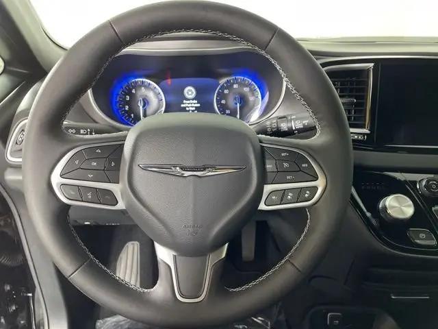 2025 Chrysler Voyager LX