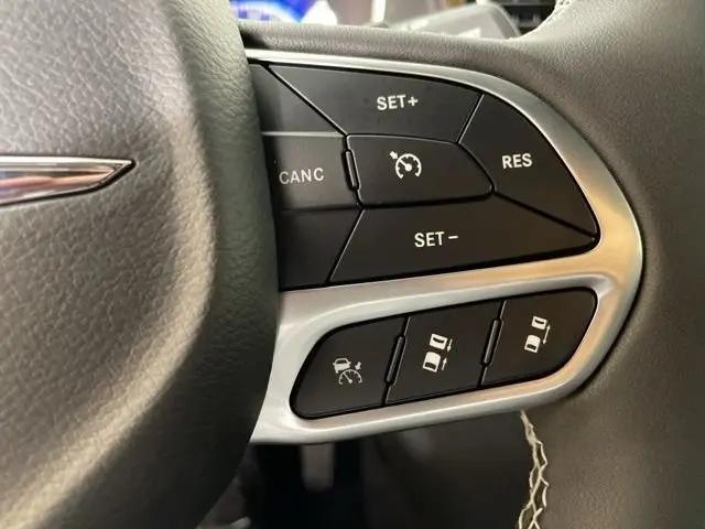 2025 Chrysler Voyager LX