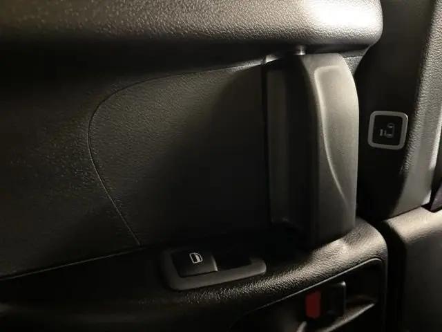2025 Chrysler Voyager LX