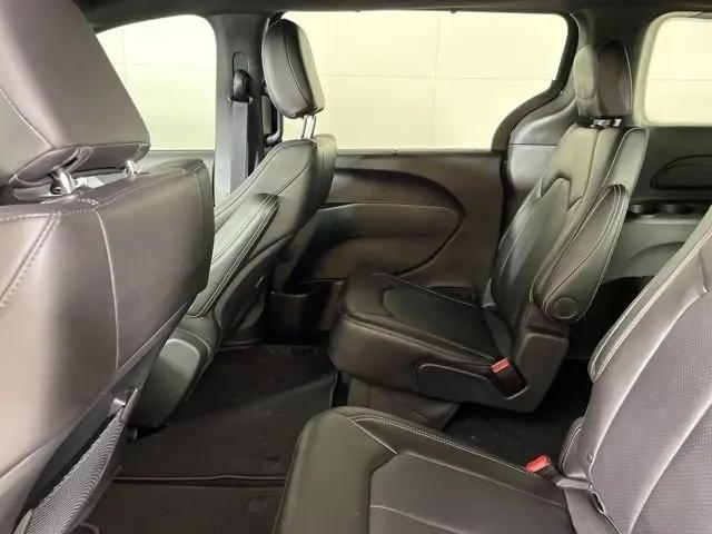 2025 Chrysler Voyager LX